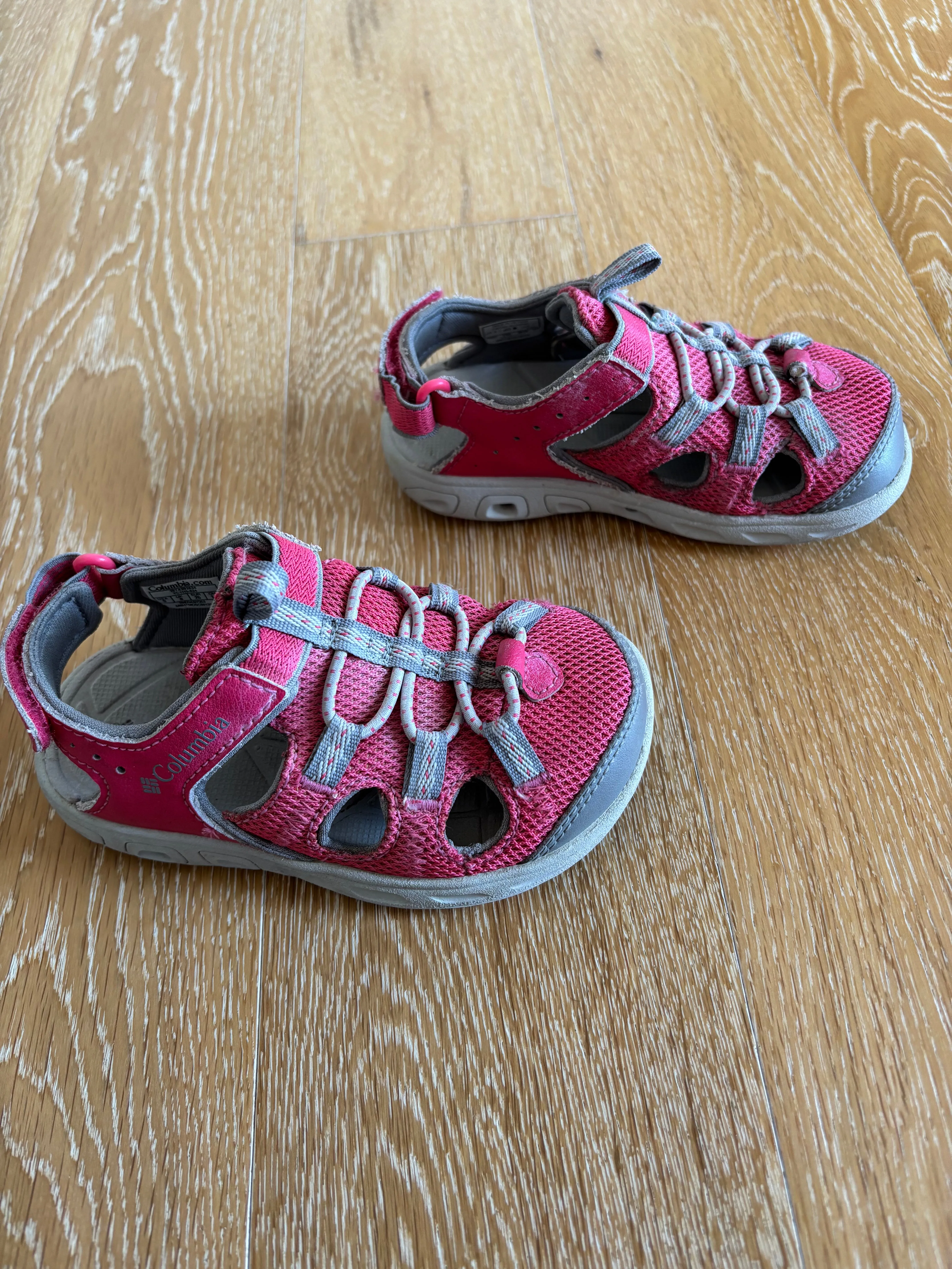 Columbia pink sandals/water shoes size 9, Shoes 9 (Toddler:2-4yr)