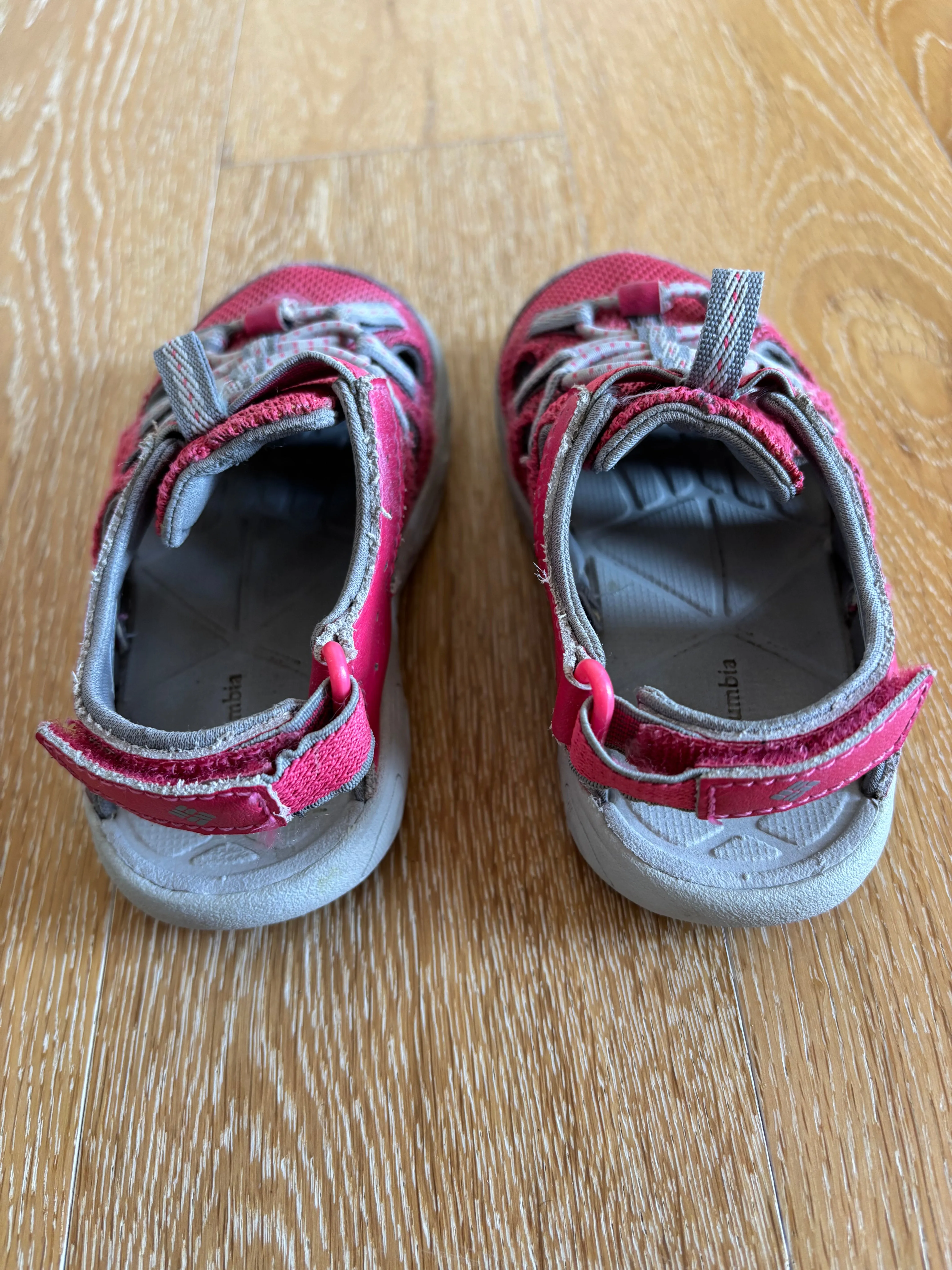 Columbia pink sandals/water shoes size 9, Shoes 9 (Toddler:2-4yr)
